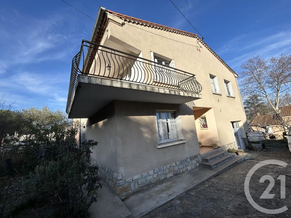 Maison des années 60 avec grand potentiel Située da....