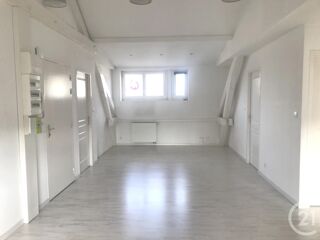  Appartement à louer 5 pièces 85 m²