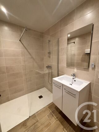  Appartement à louer 3 pièces 60 m²
