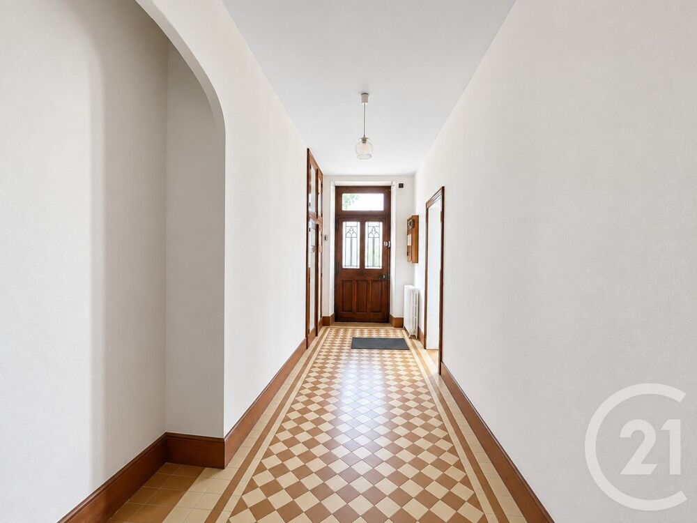 CENTURY21 LAPÉROUSE vous présente cette maison de ville ....