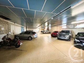  Parking / Garage à vendre 370 m²