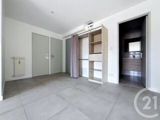 Appartement à louer 4 pièces 87 m²