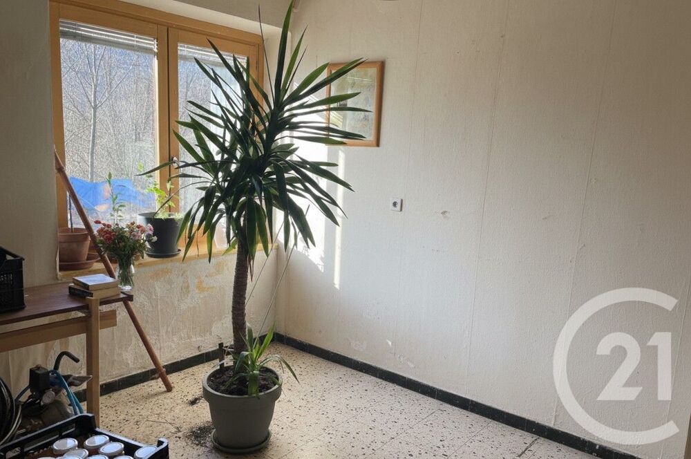 Maison de village sur 3 niveaux de 90 m2, au rdc petit a....