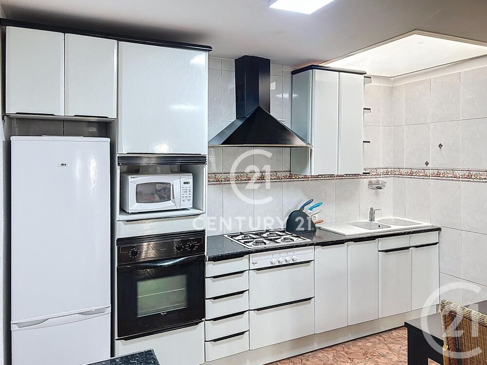 NOUVEAU à ELNE, agréable maison de village en R+1 avec g....