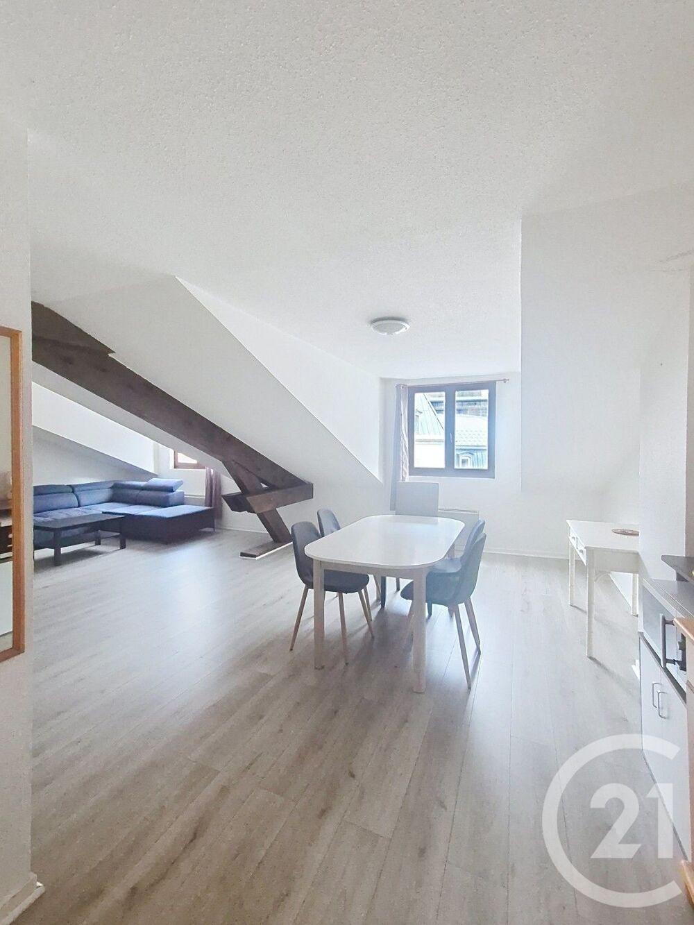 MOREZ: Appartement de charme situé au 4ème étage et der....
