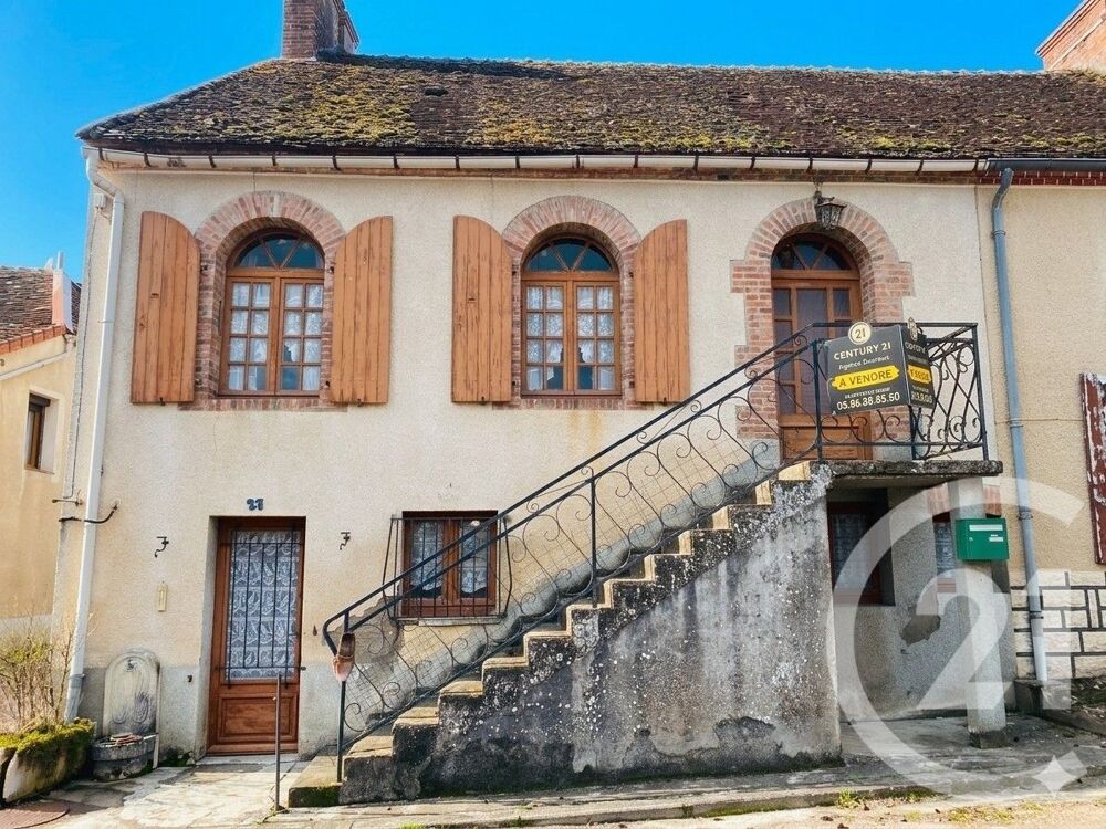 Située au c½ur du village de SaintAmandenPuisaye, cette ....