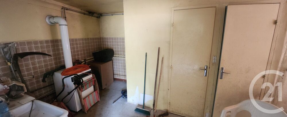 Maison de 58m² à rénover entièrement, bénéficiant d'un g....