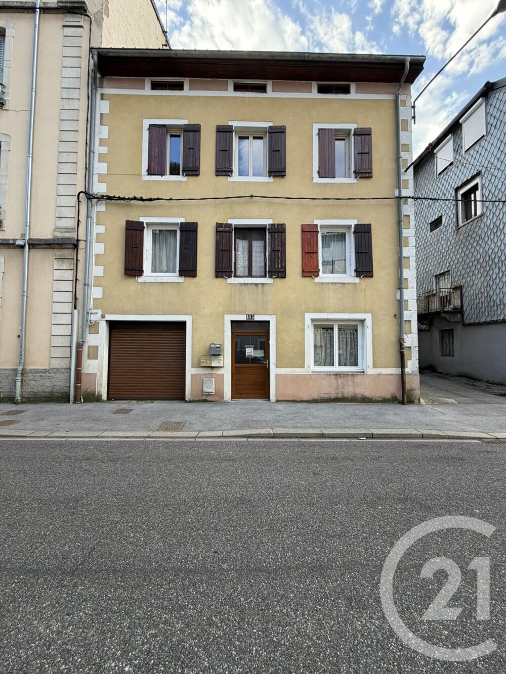 HAUTS-DE-BIENNE (MOREZ) - A proximité des commodités. Au....