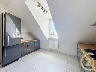  Appartement à louer 6 pièces 159 m²