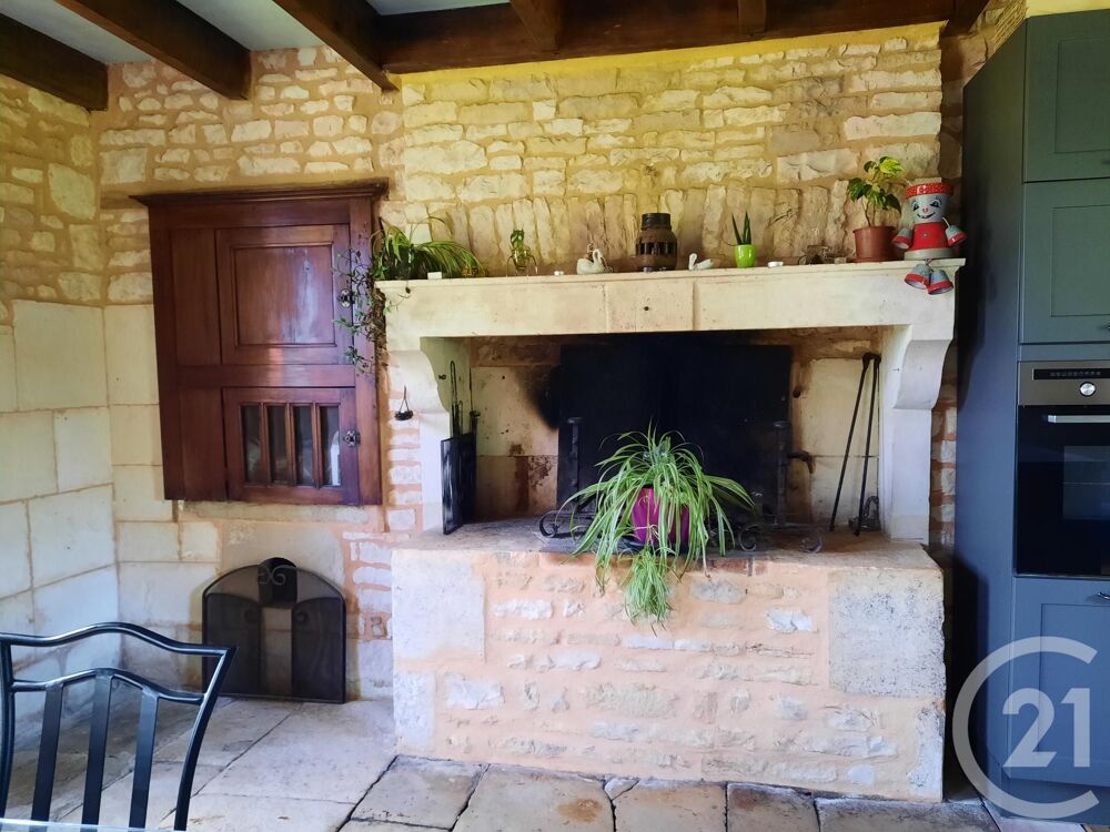 A CLUSSAIS-LA-POMMERAIE situé entre LEZAY et SAUZE-ENTRE....