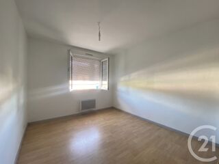  Appartement à louer 4 pièces 81 m²