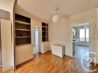  Appartement à louer 4 pièces 84 m²