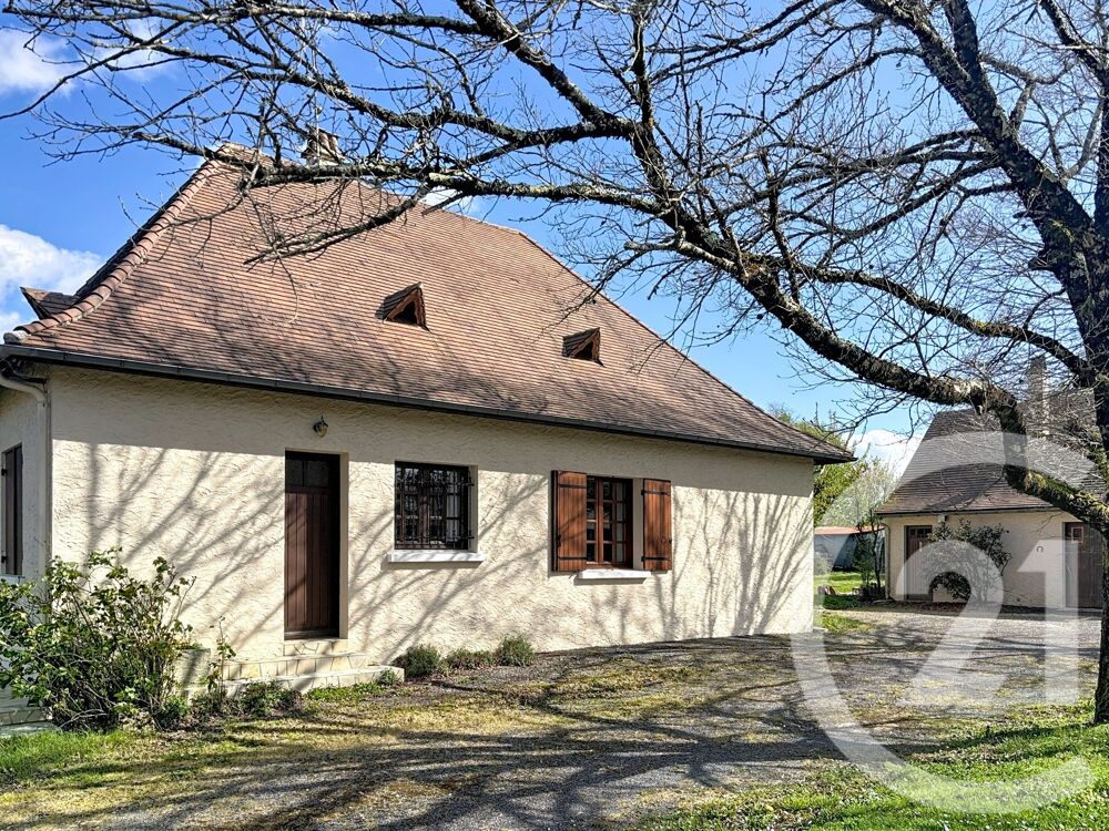 Sur une parcelle entièrement clôturée et constructible d....