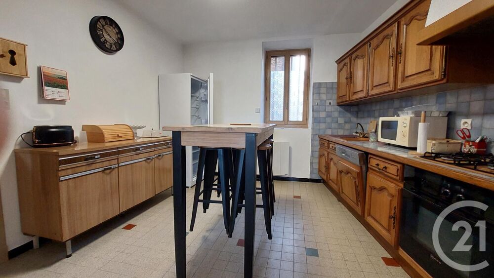 LOUPIA: grande maison mitoyenne de deux coté en très bon....