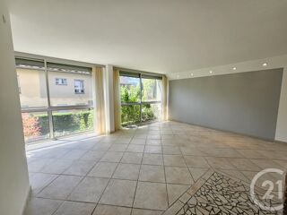  Appartement à louer 3 pièces 77 m²