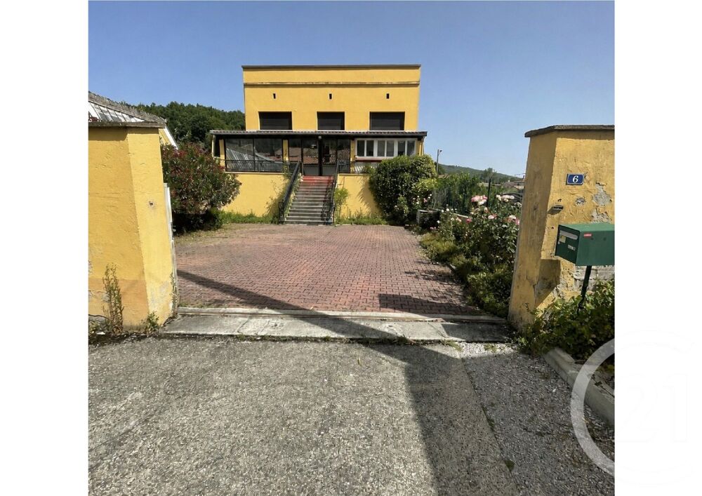 Maison 10 pièces 522 m² · à Villeneuve D Olmes · 522 m² · 190 000 €