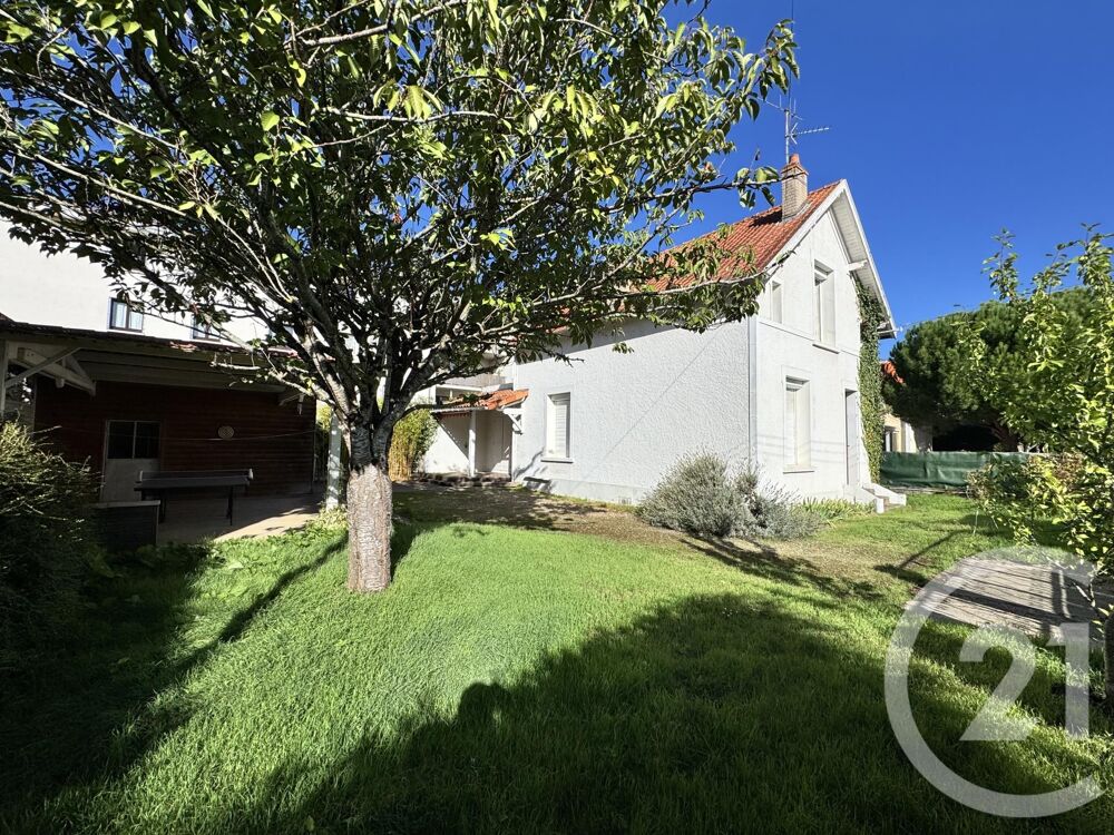 À vendre à Poitiers. Découvrez cette maison pleine d....