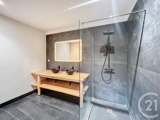  Appartement à louer 4 pièces 97 m²