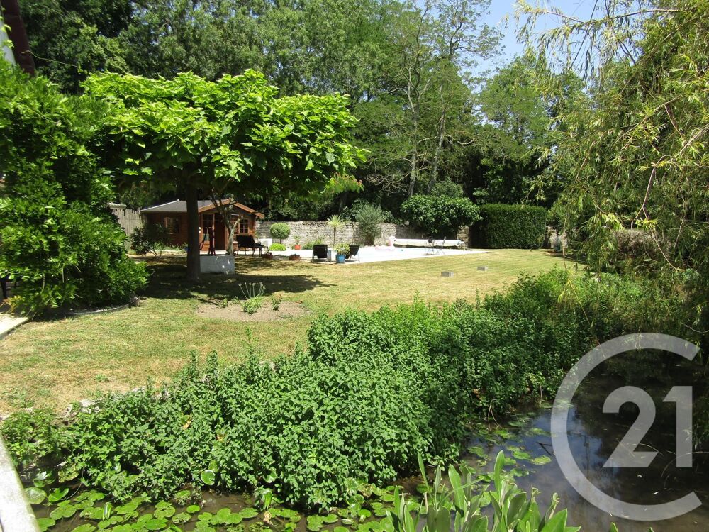 vente Maison - 7 pièce(s) - 171 m² Brioux-sur-Boutonne (79170)