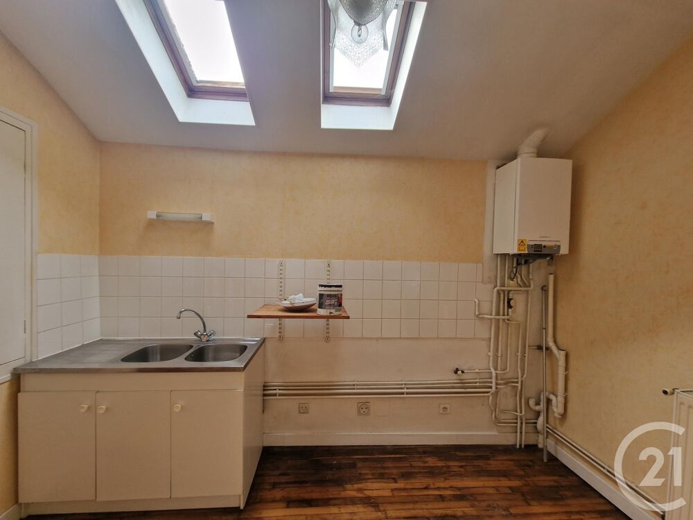 Au c½ur de St Pierre le Moutier avec cet appartement lum....