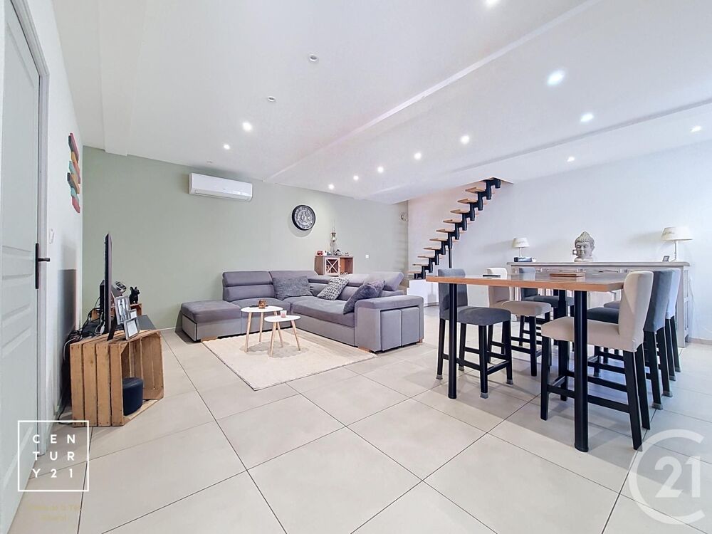 A VENDRE : MAISON DE VILLAGE AVEC EXTERIEUR, GARAGE ET D....