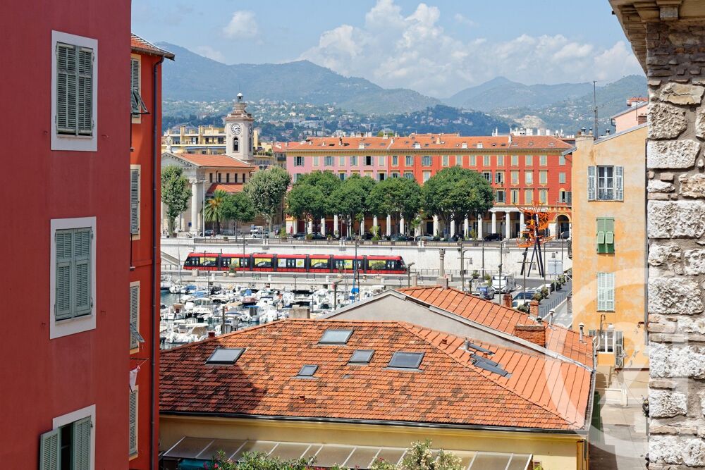 NICE - PORT : 2 pièces de 55 m² avec un balcon de 7 m², ....