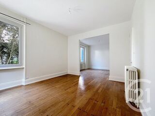  Appartement à louer 4 pièces 106 m²