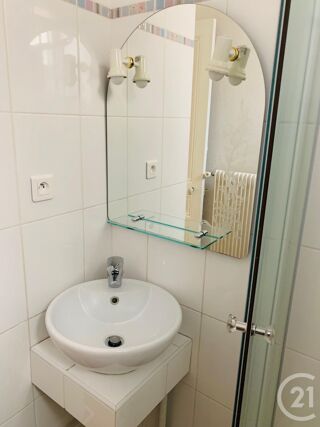  Appartement à louer 2 pièces 65 m²