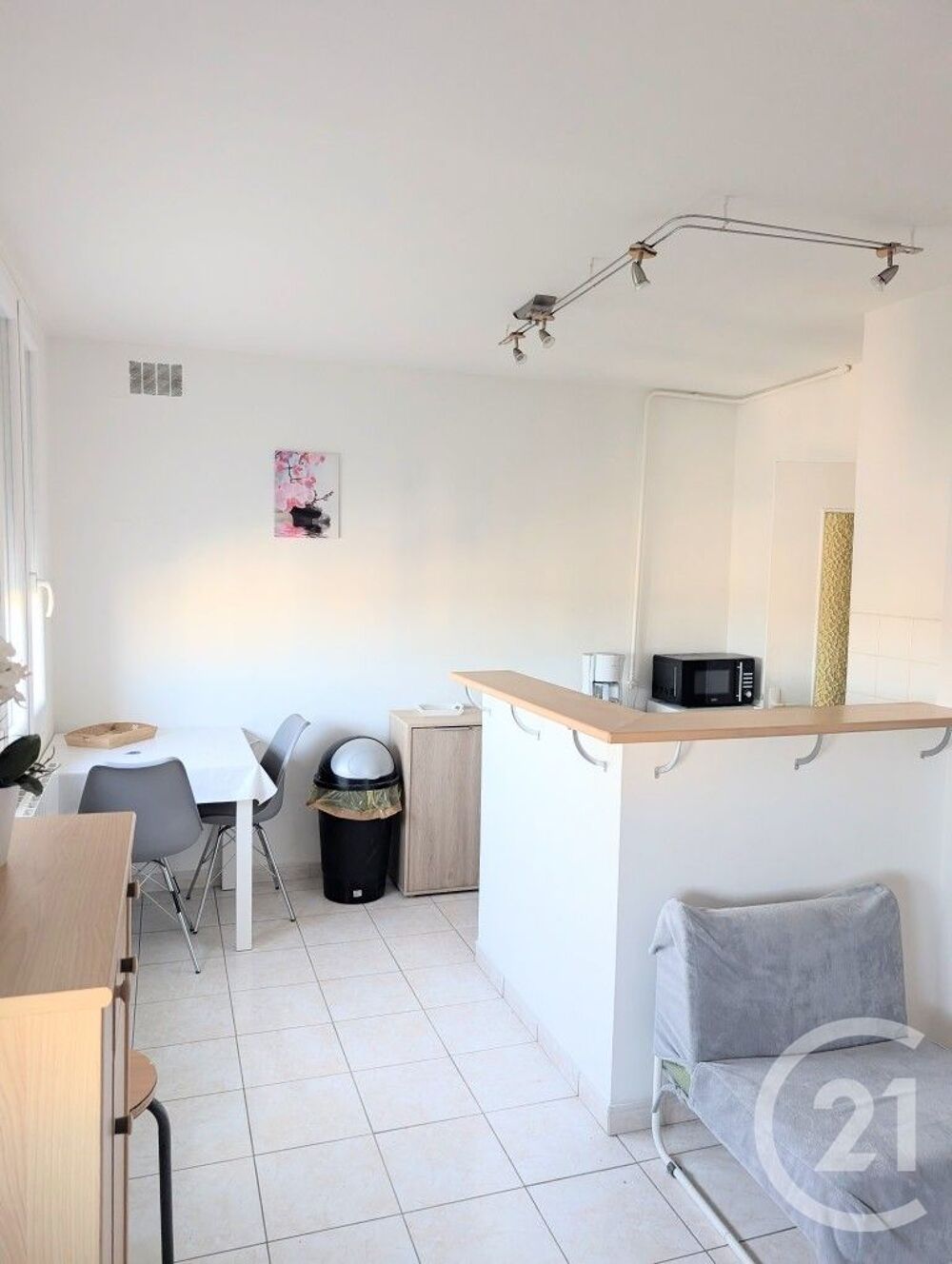 Vous recherchez un studio meublé à louer à NIMES avec pa....