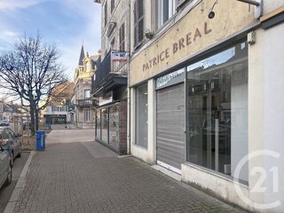  Appartement à louer 5 pièces 200 m²