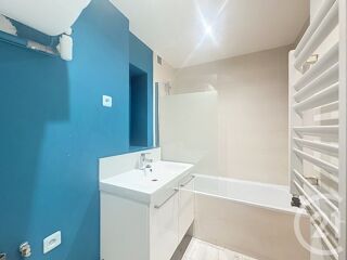  Appartement à louer 3 pièces 65 m²