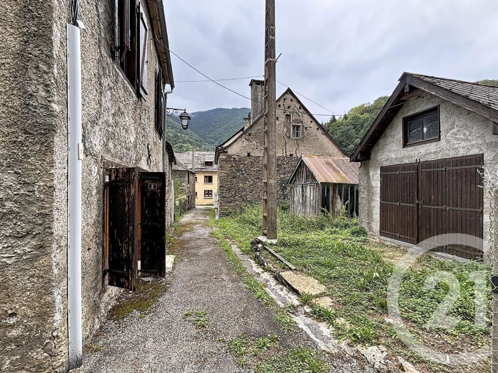 Dans le village de Sentein, à proximité des montagnes et....