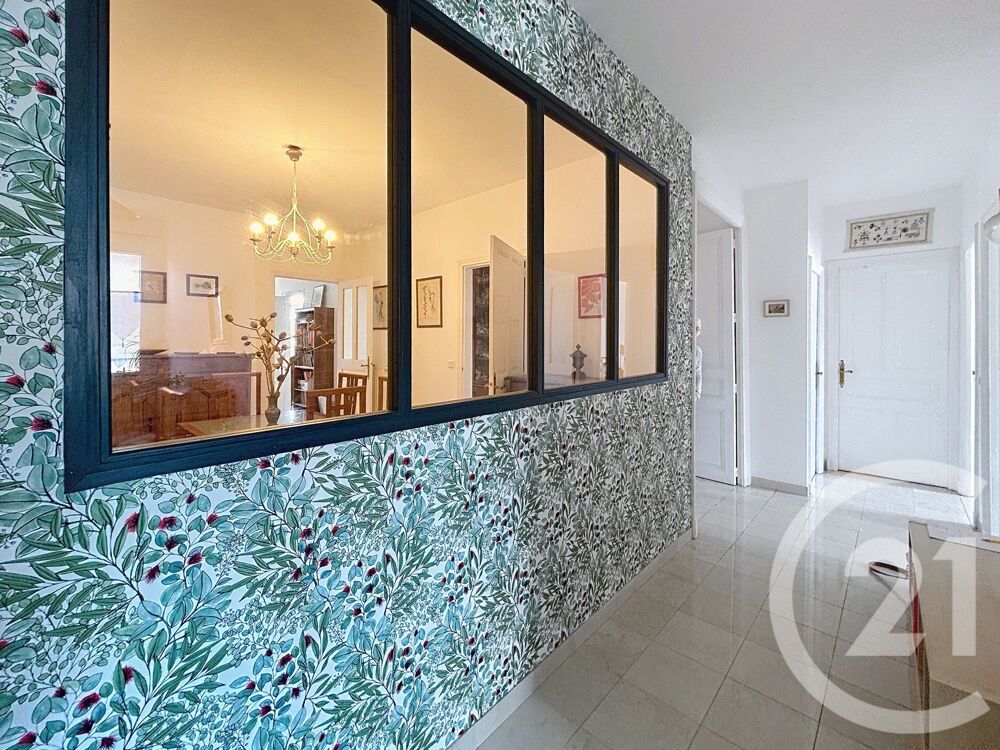 Très bel appartement traversant avec une situation centr....