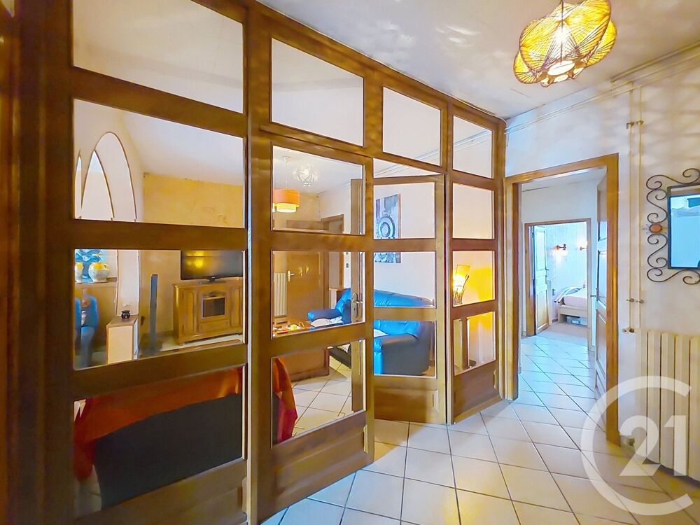 Appartement lumineux de 108m², proposé à 88000€. Le séjo....