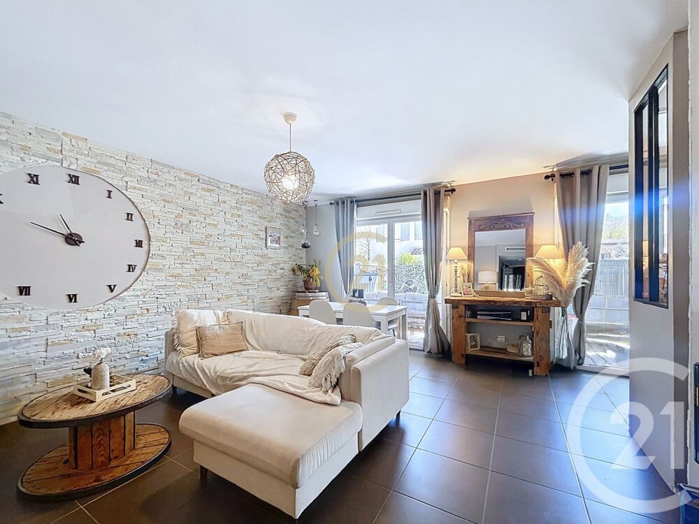 EXCLUSIVITÉ CENTURY 21 Appartement avec extérieur et pr....
