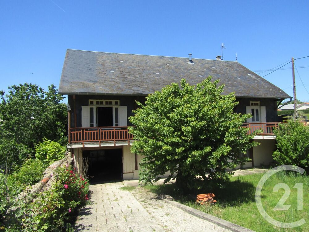 A CHEF-BOUTONNE, une maison comprenant une entrée, un sé....