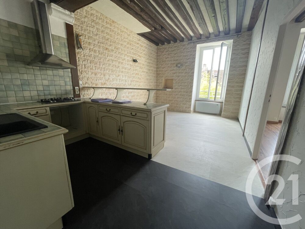 Appartement rénové à louer Centre-ville de Nemours ....