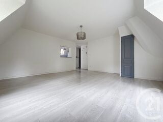  Appartement à louer 3 pièces 80 m²