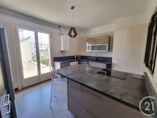  Appartement à louer 4 pièces 110 m²