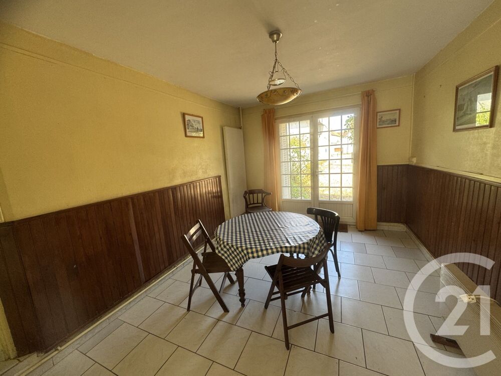 Maison de bourg à 8 KM de Clamecy comprenant cuisine am....