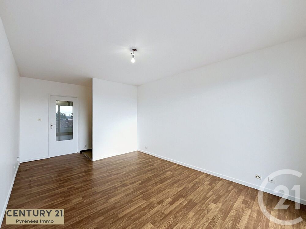 « STUDIO AVEC BALCON AU C¼UR DE VILLE » Au c½ur....