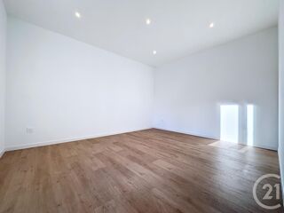  Appartement à louer 5 pièces 115 m²