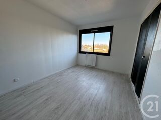  Appartement à louer 3 pièces 87 m²