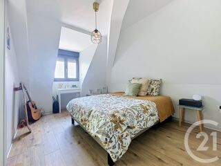  Appartement à louer 4 pièces 130 m²