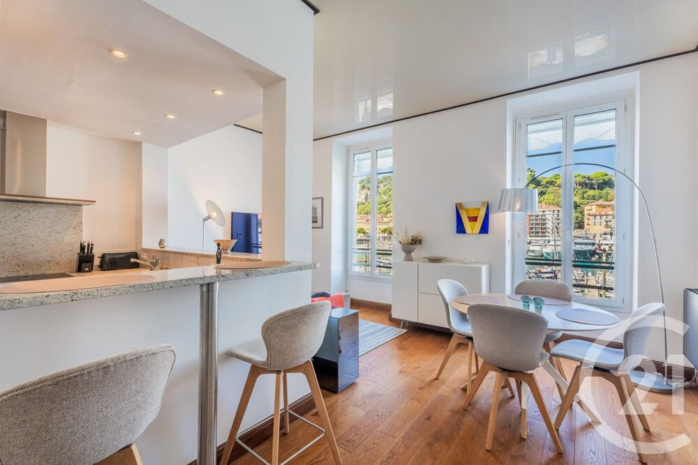 Idéalement situé, sur le Port de Nice, cet appartement d....