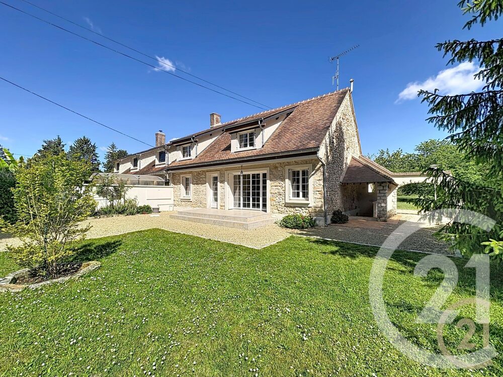 Située à DORMELLES, cette belle maison plein de caractèr....