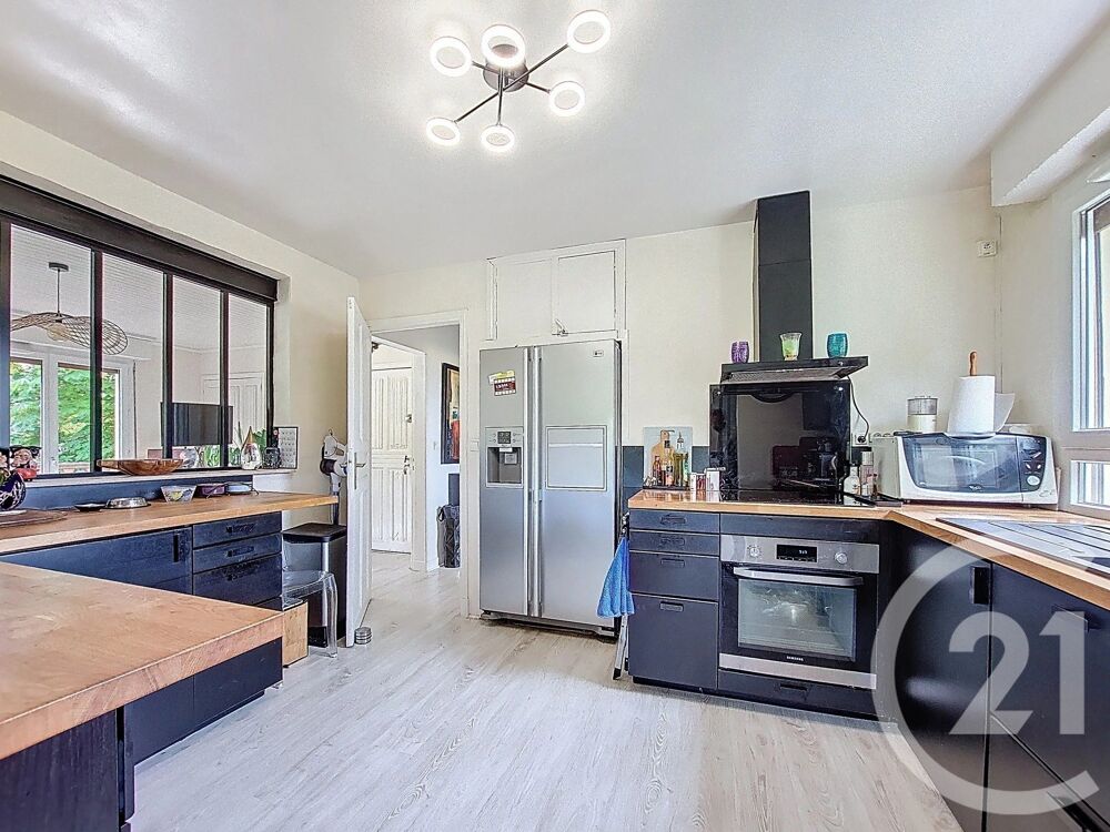 Venez découvrir cette très belle maison de 170m², entiè....