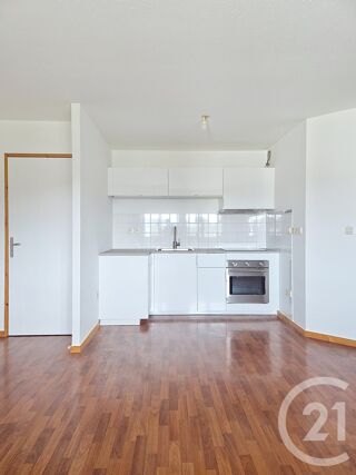  Appartement à louer 4 pièces 65 m²