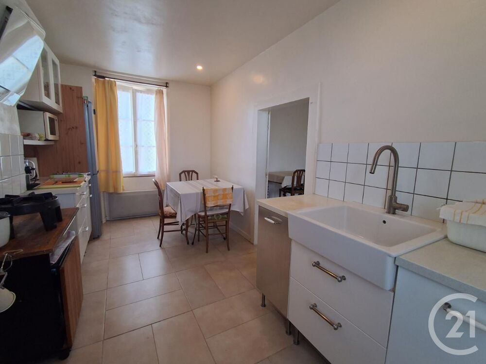 Nichée dans un hameau paisible de Sougères-en-Puisaye, c....