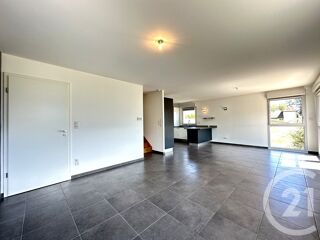  Appartement à louer 4 pièces 83 m²